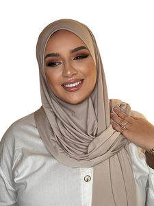 HIJAB EN LYCRA BEIGE LATTÉ | BELA FAZANI