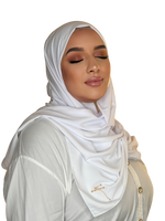 Cargar imagen en el visor de la galería, WHITE CLASSIC LUXURY MEDINA SILK HIJAB | BELA FAZANI
