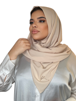 Cargar imagen en el visor de la galería, PINKISH TAN CLASSIC LUXURY MEDINA SILK HIJAB | BELA FAZANI
