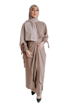 Cargar imagen en el visor de la galería, SIGNATURE TAUPE WRAPSKIRT ABAYA | BELA FAZANI
