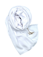 Cargar imagen en el visor de la galería, WHITE LUXURY QUEEN CRÊPE HIJAB | BELA FAZANI
